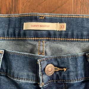 Free top- 529 Levi’s Curvy Bootcut Jeans